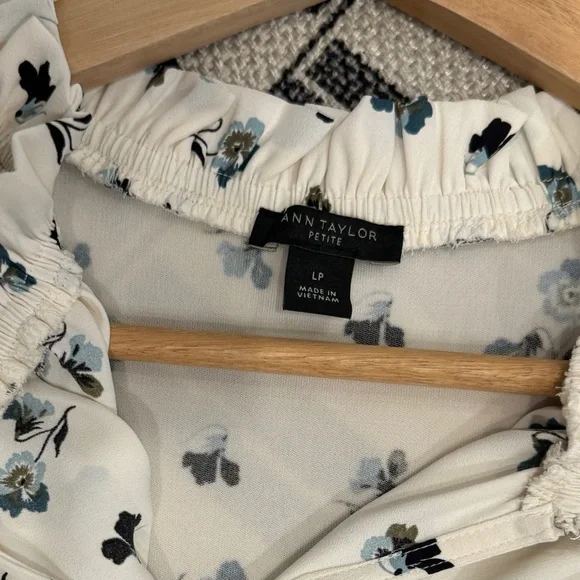 Ann Taylor Large Petite Sleeveless Top - Picture 2 of 5